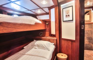 SeaTrek boat twin room