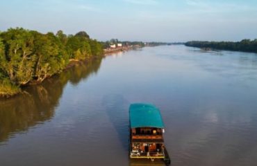 boat on river ©WOW Borneo web