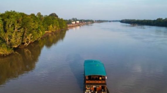 boat on river ©WOW Borneo web