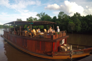 Indonesie reis, rivierboot, borneo reis