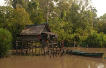 rivierhuisje Indonesie ©AllforNature